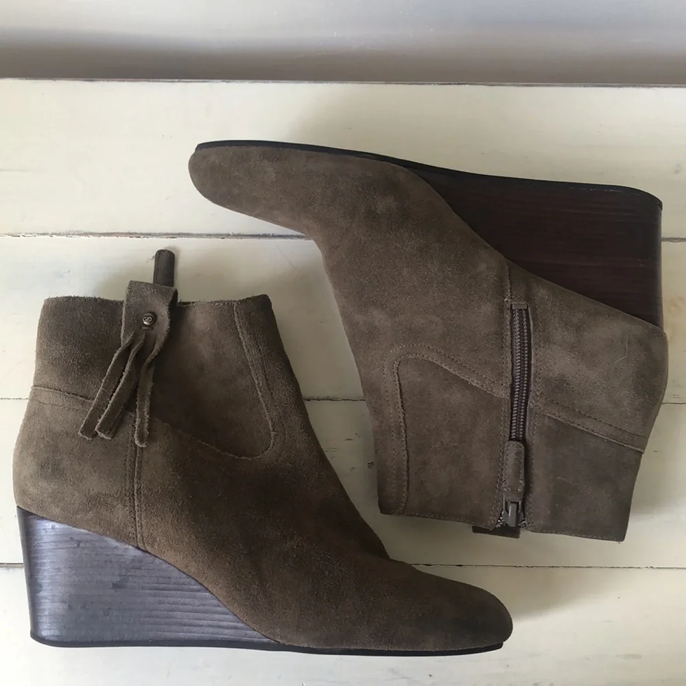 Cole Haan Elsie Tan Suede Tassle Wedge Ankle Boots Size 8